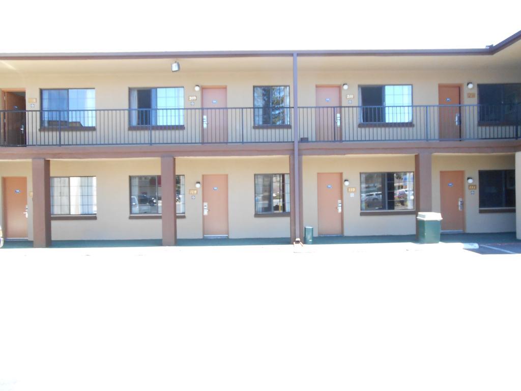 Howard Johnson By Wyndham Flagstaff University West Exterior photo